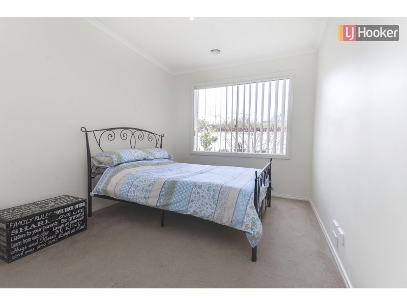 49 Lakes Drive, Craigieburn VIC 3064