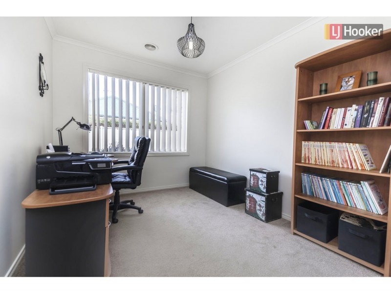 49 Lakes Drive, Craigieburn VIC 3064