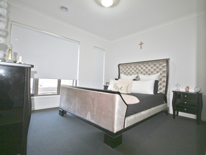 11 Sandwood Place, Craigieburn VIC 3064