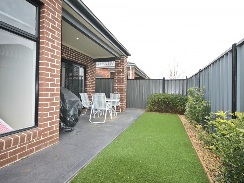 28 Periwinkle Circuit, Craigieburn VIC 3064