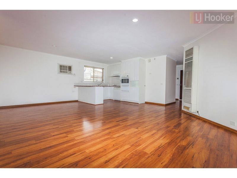 38 Pinnock Avenue, Roxburgh Park VIC 3064