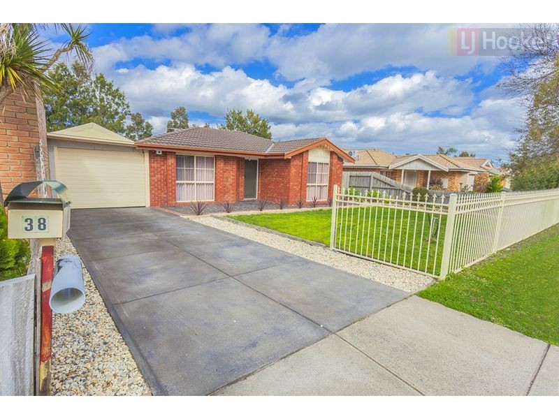 38 Pinnock Avenue, Roxburgh Park VIC 3064