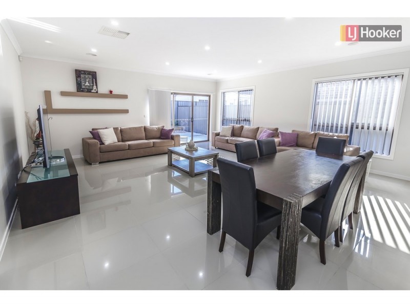 9 Mountleigh Circuit, Craigieburn VIC 3064