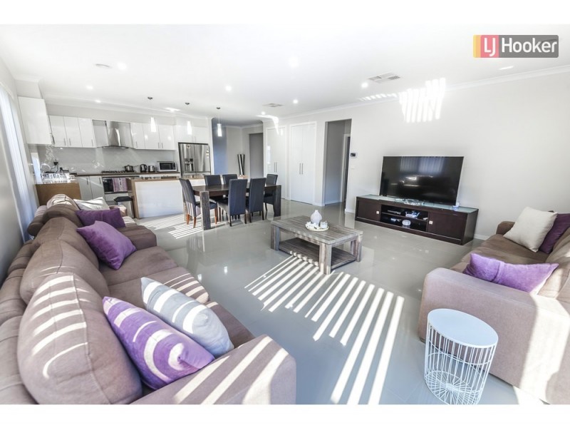 9 Mountleigh Circuit, Craigieburn VIC 3064