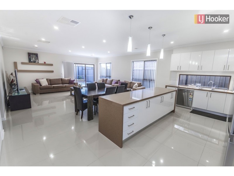 9 Mountleigh Circuit, Craigieburn VIC 3064