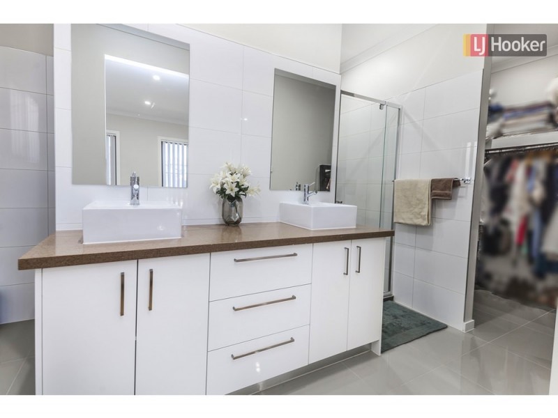 9 Mountleigh Circuit, Craigieburn VIC 3064