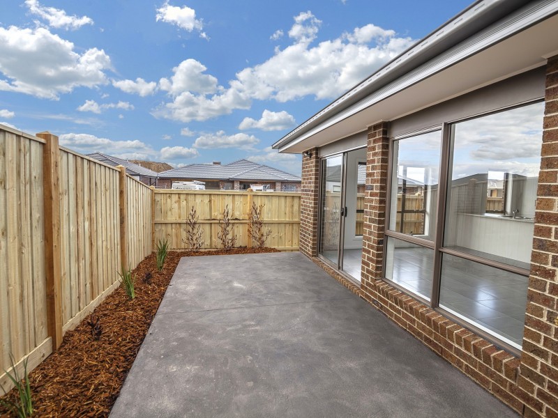 41 Highfield Drive, Mickleham VIC 3064