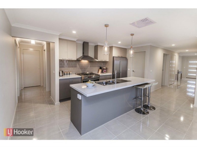 24 Falstone Circuit, Mickleham VIC 3064