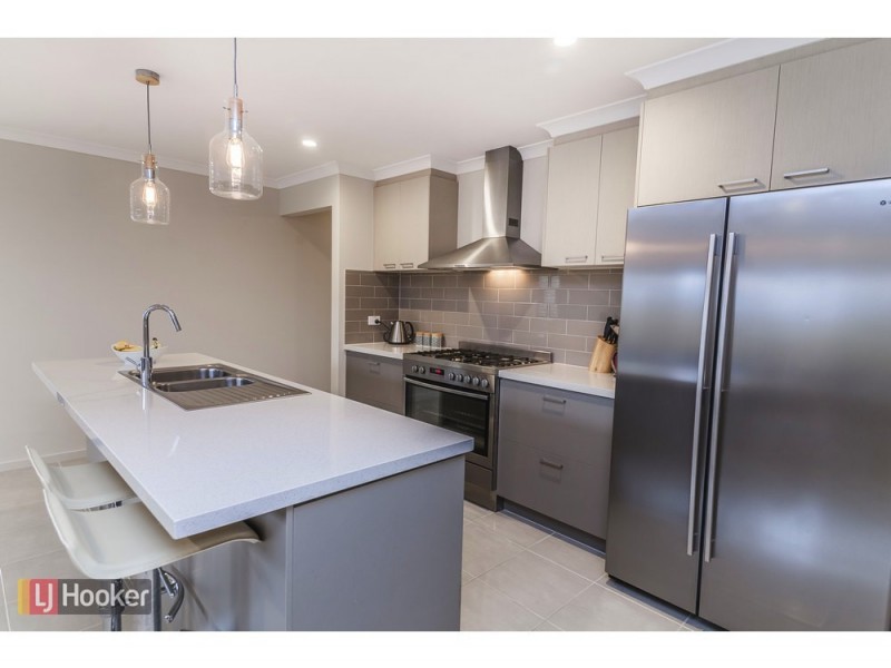 24 Falstone Circuit, Mickleham VIC 3064