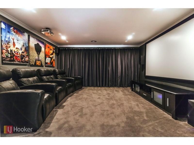 24 Falstone Circuit, Mickleham VIC 3064