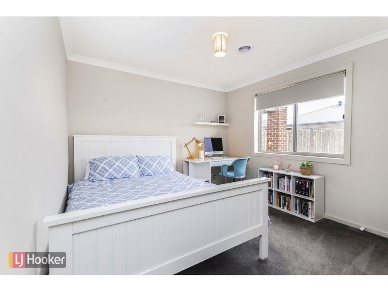 24 Falstone Circuit, Mickleham VIC 3064