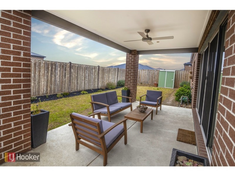 24 Falstone Circuit, Mickleham VIC 3064