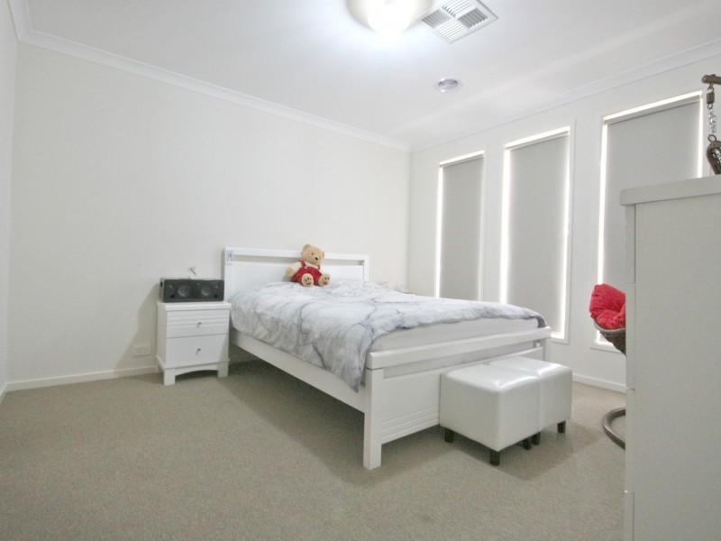 14 Travers St, Craigieburn VIC 3064
