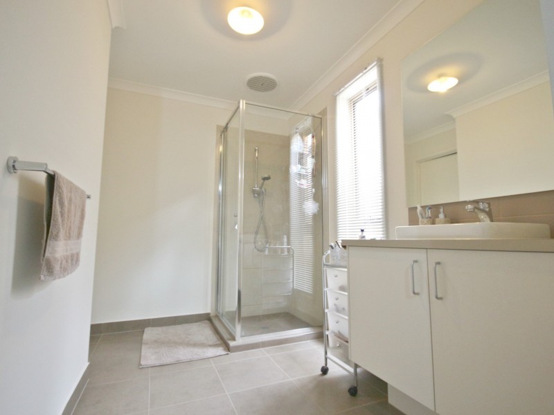 14 Travers St, Craigieburn VIC 3064