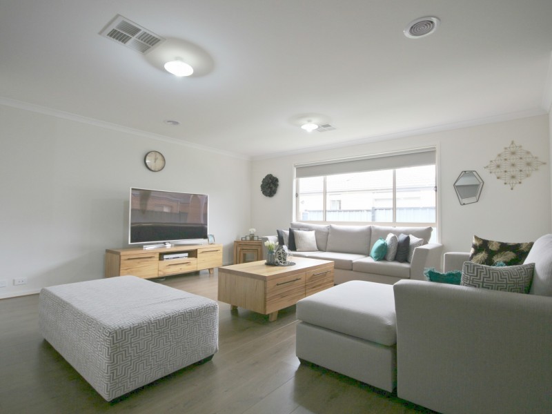14 Travers St, Craigieburn VIC 3064