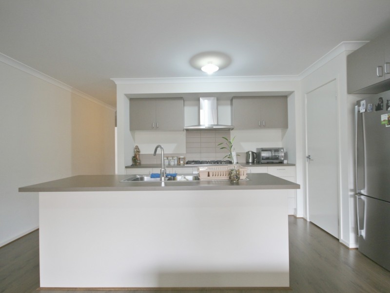 14 Travers St, Craigieburn VIC 3064