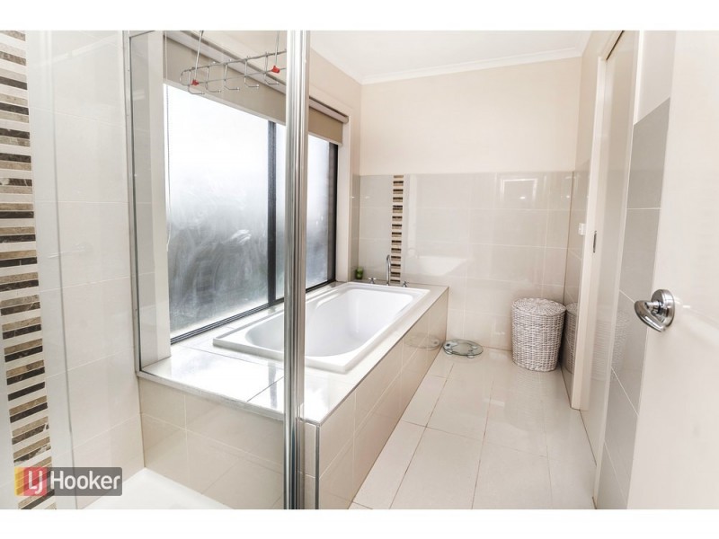 4 Pinehurst Rise, Craigieburn VIC 3064