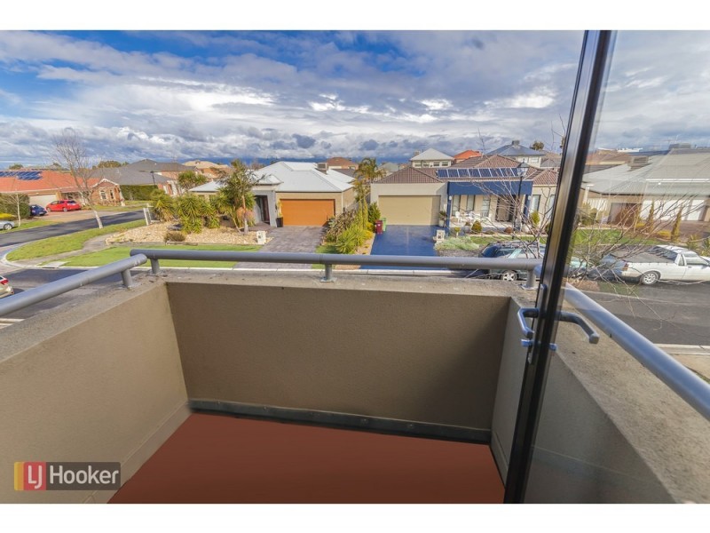 4 Pinehurst Rise, Craigieburn VIC 3064