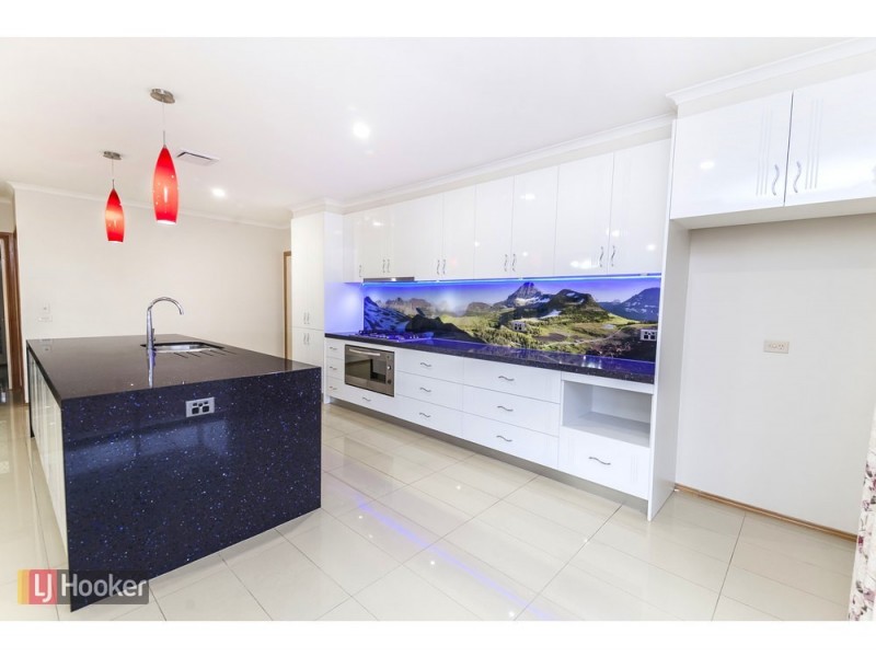 4 Bradworth Street, Craigieburn VIC 3064