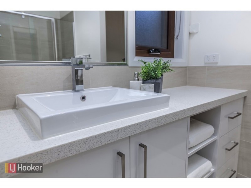 19 Bradshaw Avenue, Craigieburn VIC 3064