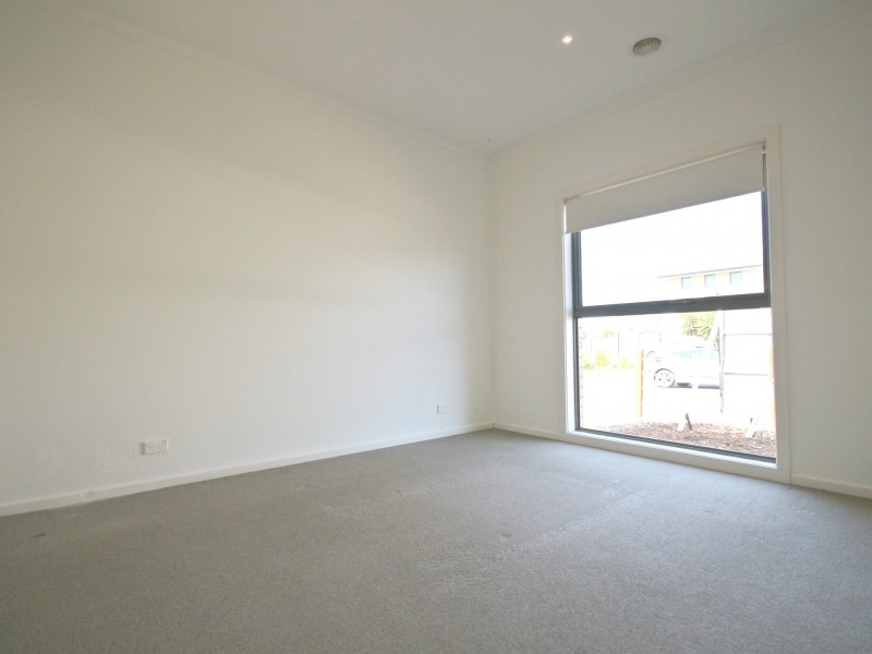 35 Mallacoota Way, Craigieburn VIC 3064