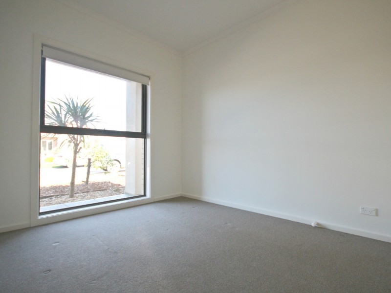 35 Mallacoota Way, Craigieburn VIC 3064