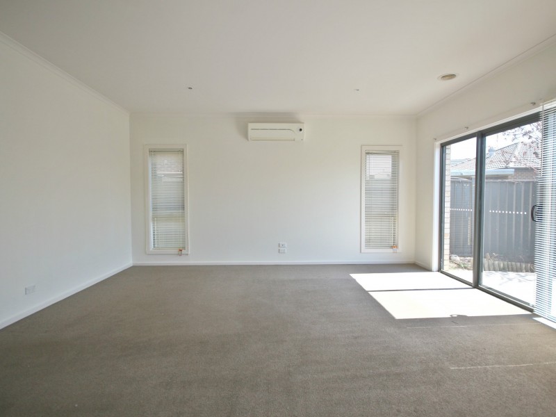 35 Mallacoota Way, Craigieburn VIC 3064