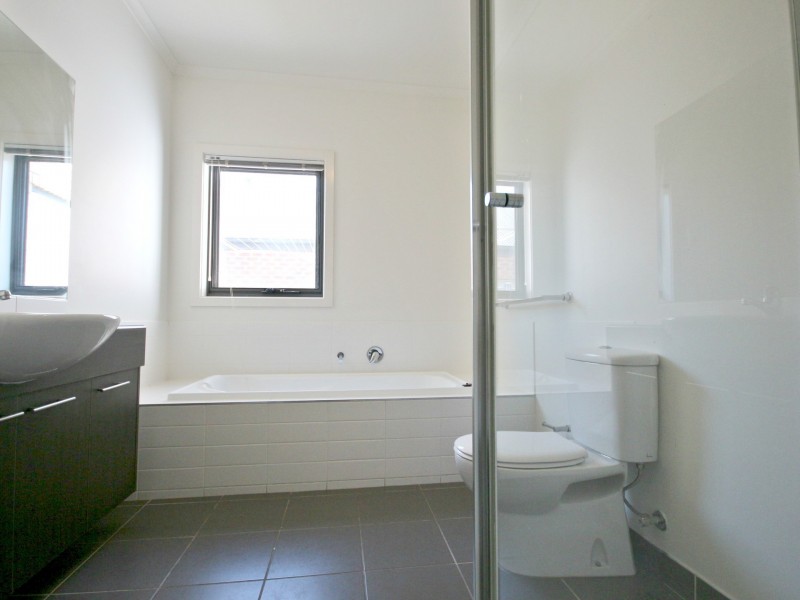 35 Mallacoota Way, Craigieburn VIC 3064