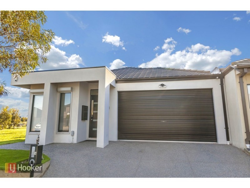 16 Burrows Place, Craigieburn VIC 3064