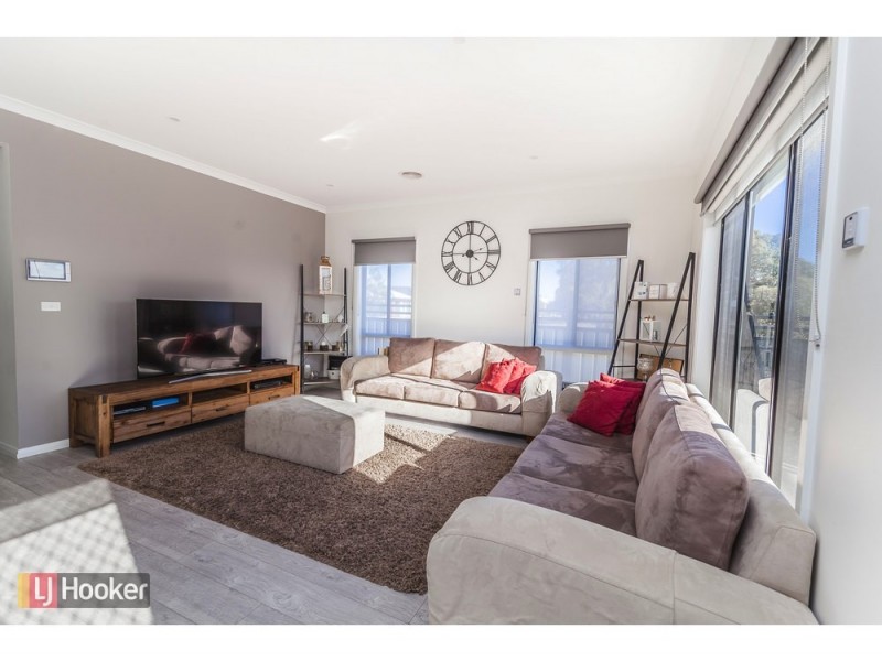 16 Burrows Place, Craigieburn VIC 3064