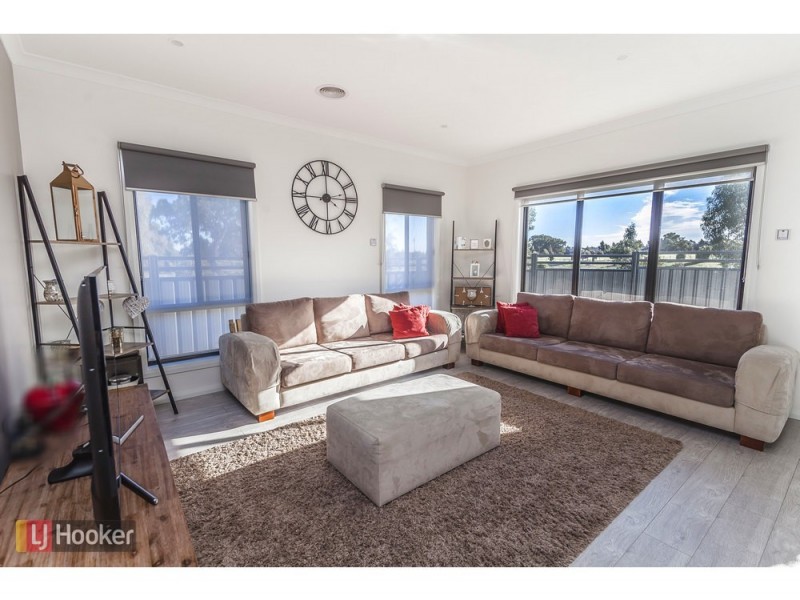 16 Burrows Place, Craigieburn VIC 3064