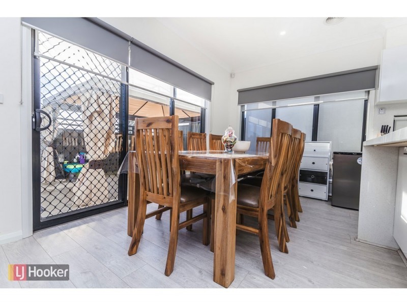 16 Burrows Place, Craigieburn VIC 3064