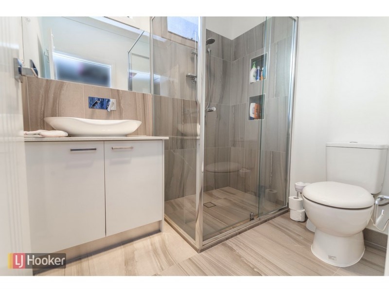 16 Burrows Place, Craigieburn VIC 3064
