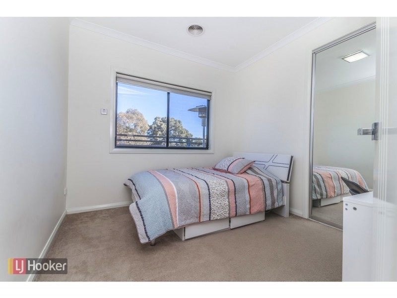 16 Burrows Place, Craigieburn VIC 3064