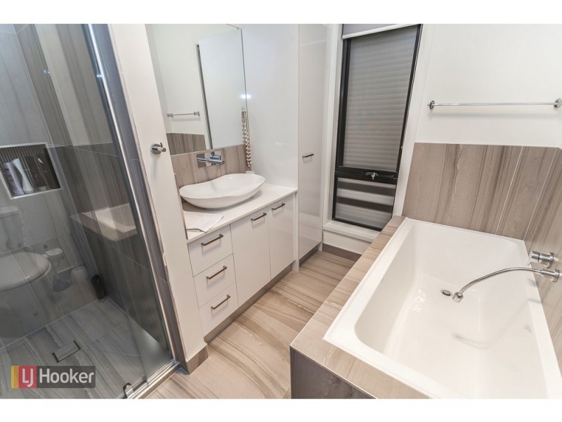 16 Burrows Place, Craigieburn VIC 3064