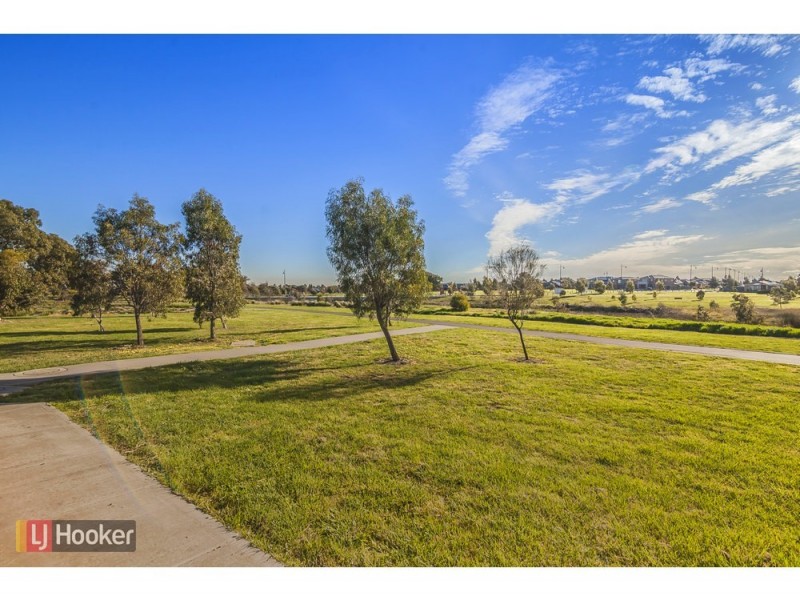 16 Burrows Place, Craigieburn VIC 3064