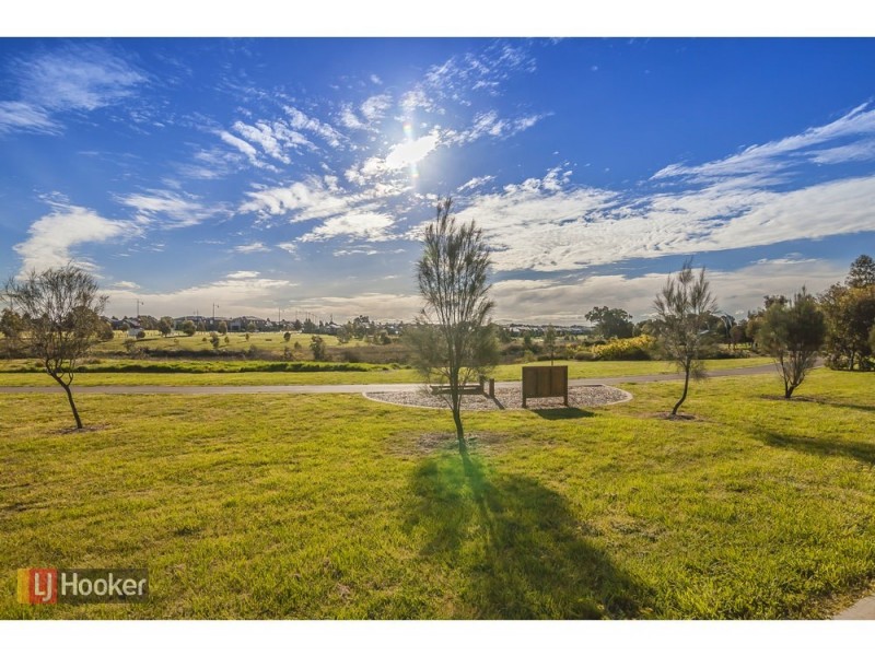 16 Burrows Place, Craigieburn VIC 3064