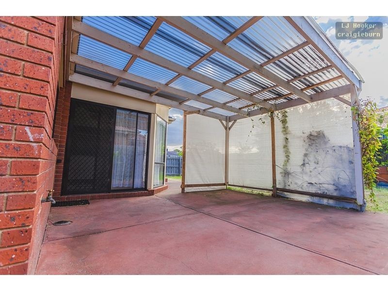 5 Hammond Place, Roxburgh Park VIC 3064