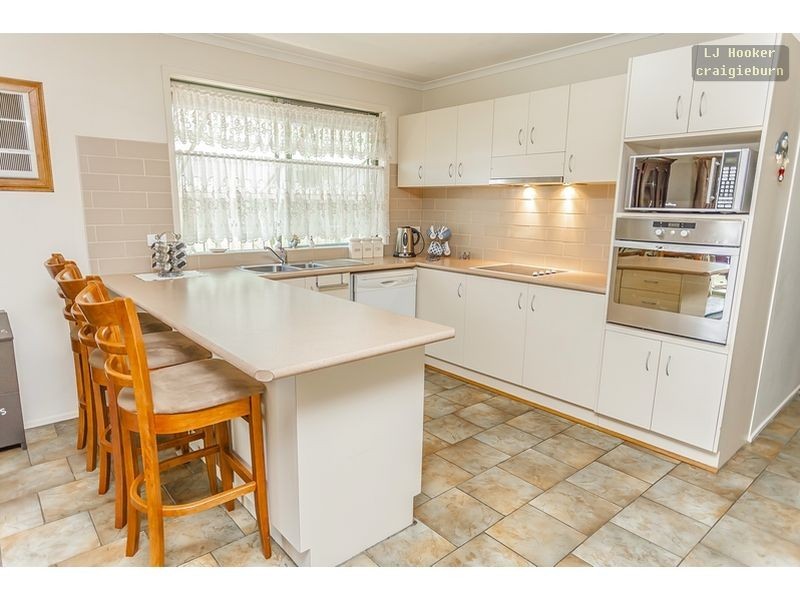 14 Exmouth Rd, Craigieburn VIC 3064