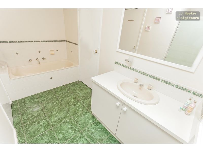 14 Exmouth Rd, Craigieburn VIC 3064