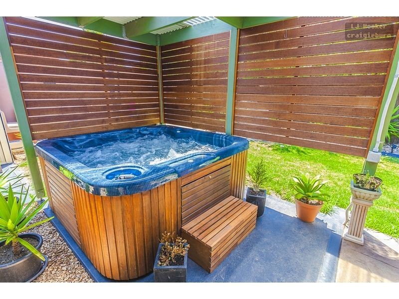 14 Exmouth Rd, Craigieburn VIC 3064