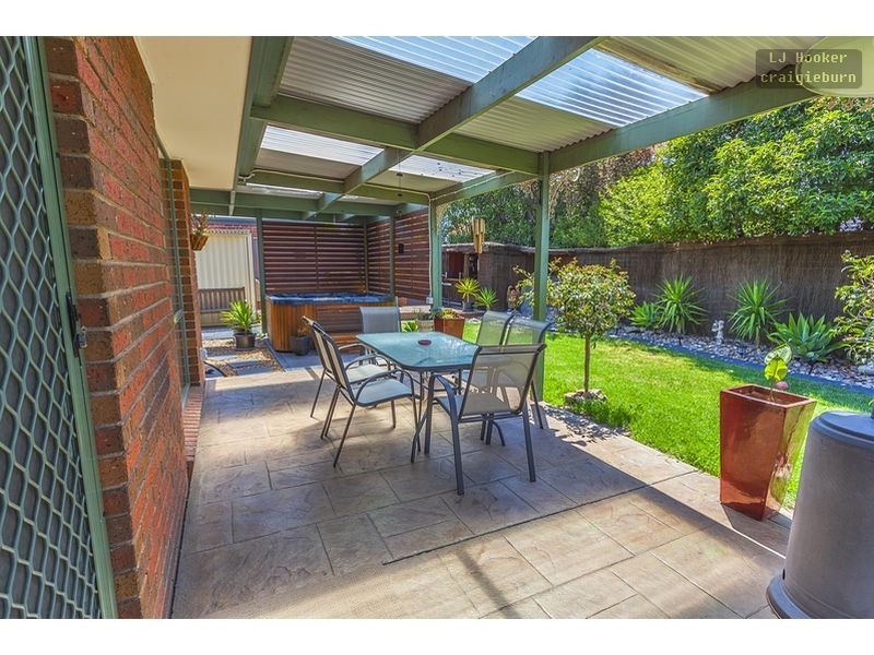 14 Exmouth Rd, Craigieburn VIC 3064