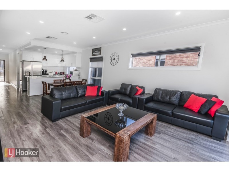 45 Loudon Circuit, Craigieburn VIC 3064