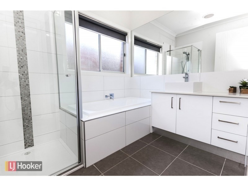 45 Loudon Circuit, Craigieburn VIC 3064