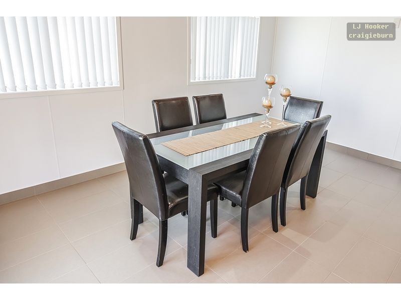 117 Hayfield Rd, Roxburgh Park VIC 3064