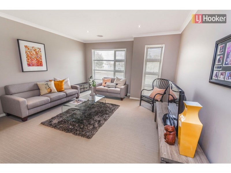 16 Gallantry Avenue, Craigieburn VIC 3064