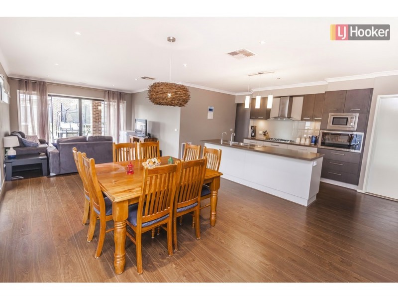 16 Gallantry Avenue, Craigieburn VIC 3064