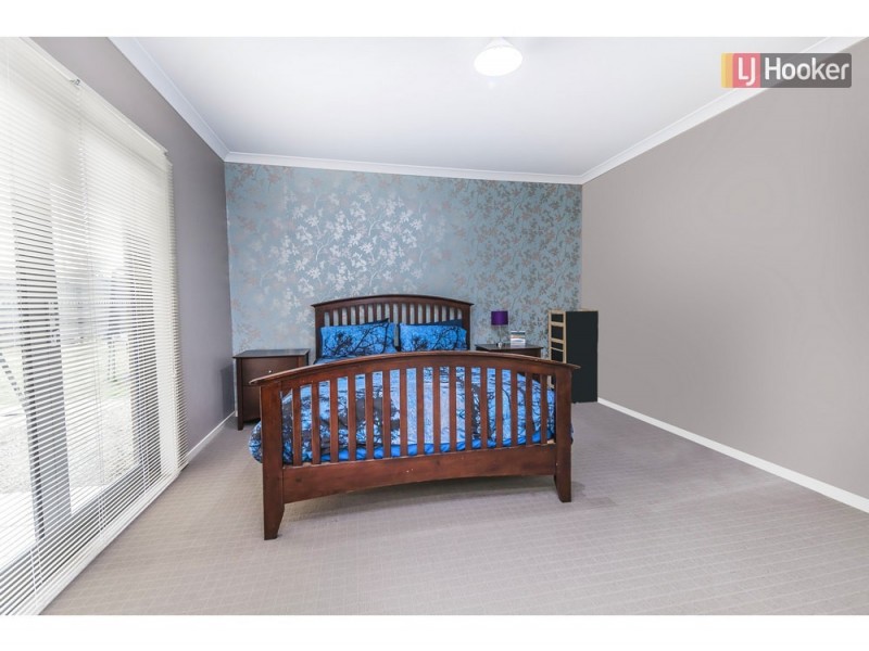 16 Gallantry Avenue, Craigieburn VIC 3064