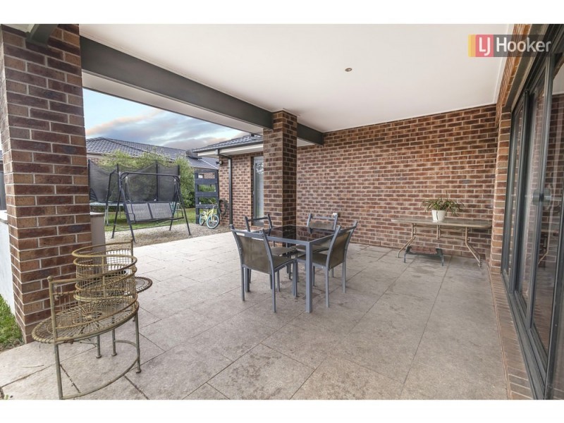 16 Gallantry Avenue, Craigieburn VIC 3064