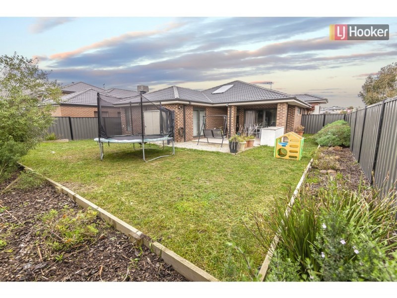 16 Gallantry Avenue, Craigieburn VIC 3064